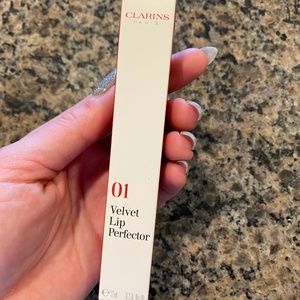 Clarins Velvet Lip Perfector - velvet nude